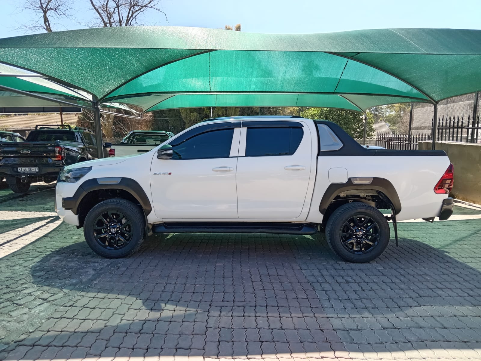 
								Toyota Hilux 2.4GD6 Double cab 4×4 full									