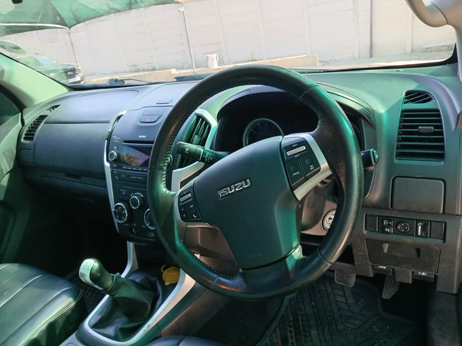 
								Isuzu KB300 D-TEQ Extended cab full									