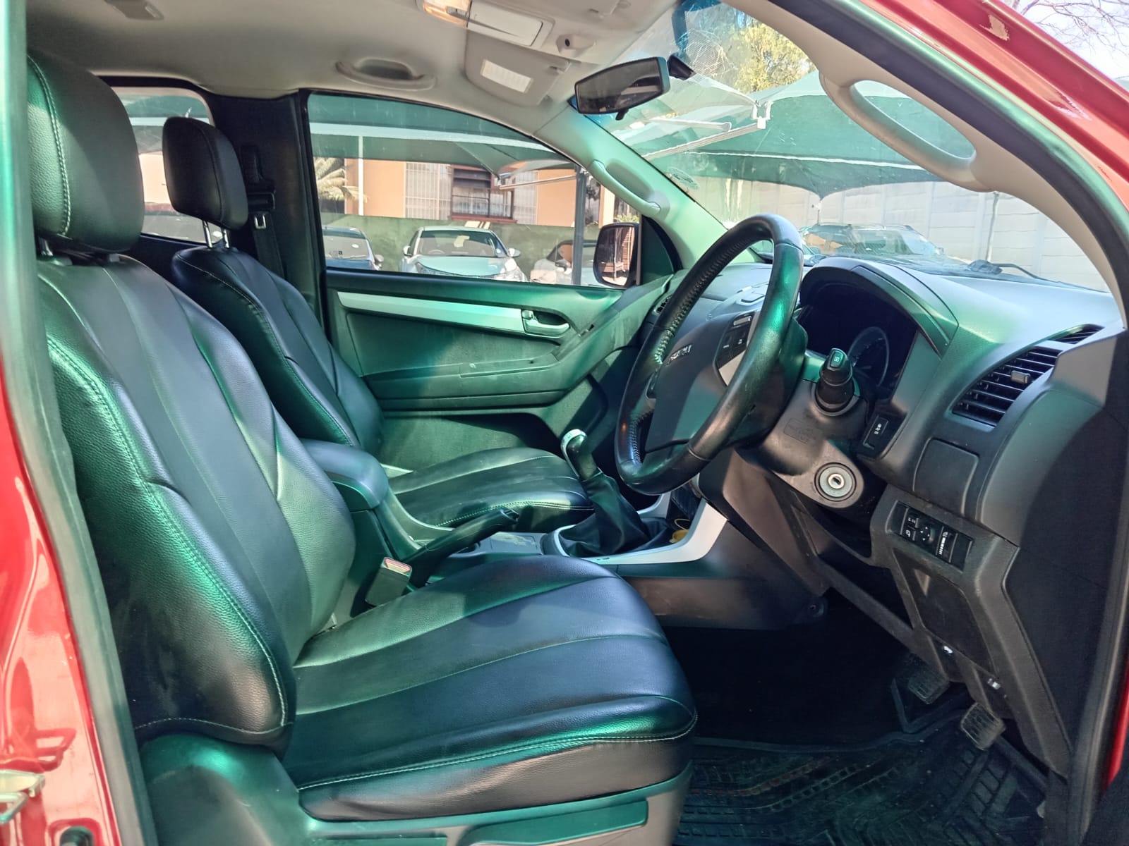 
								Isuzu KB300 D-TEQ Extended cab full									