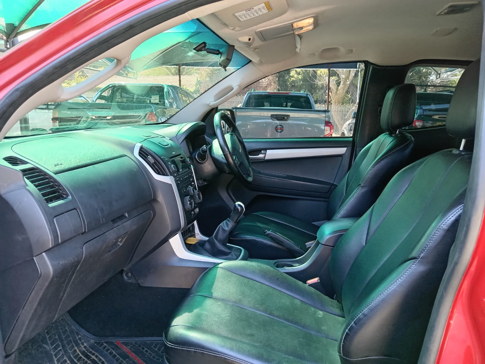 
								Isuzu KB300 D-TEQ Extended cab full									