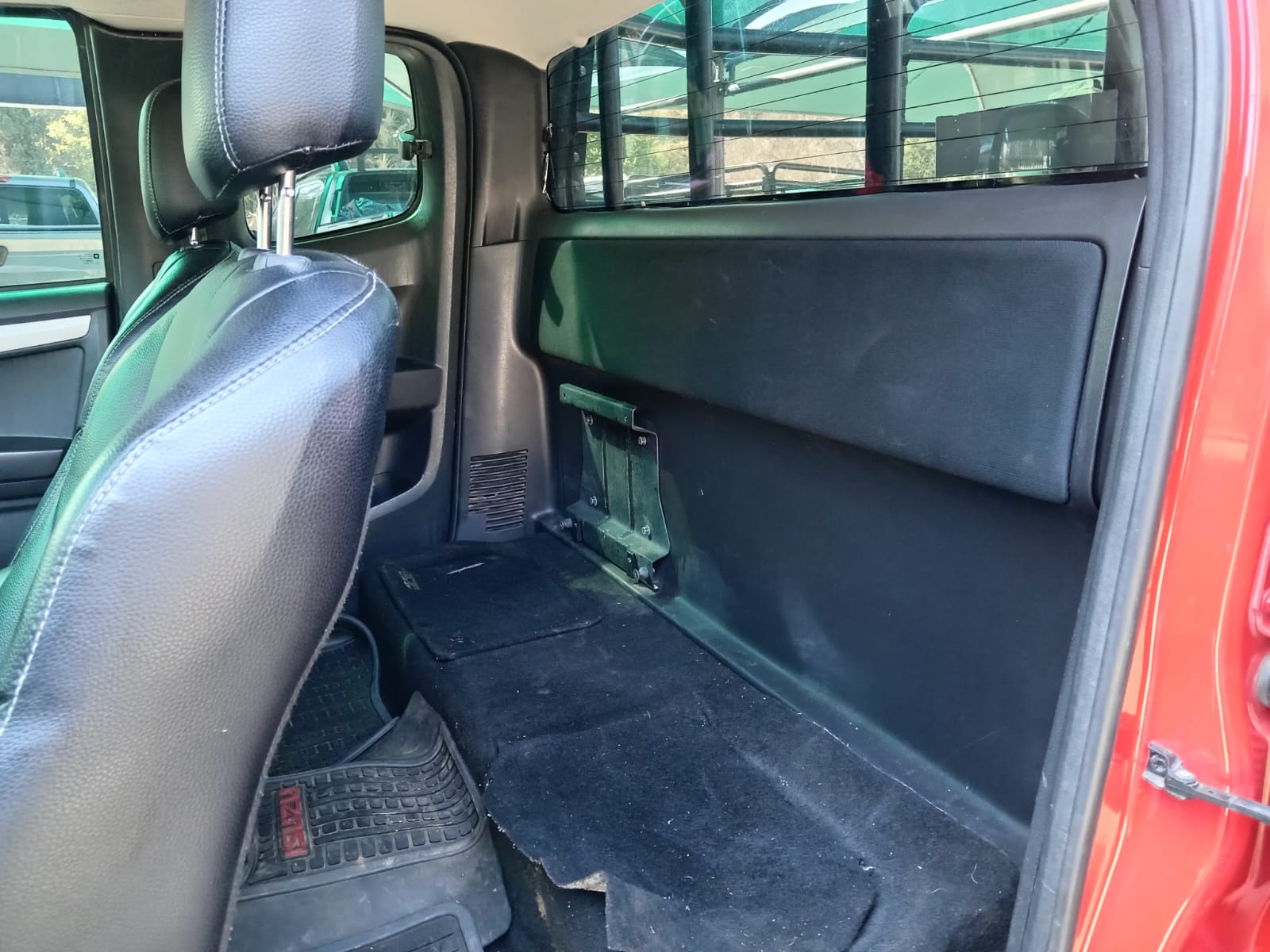 
								Isuzu KB300 D-TEQ Extended cab full									