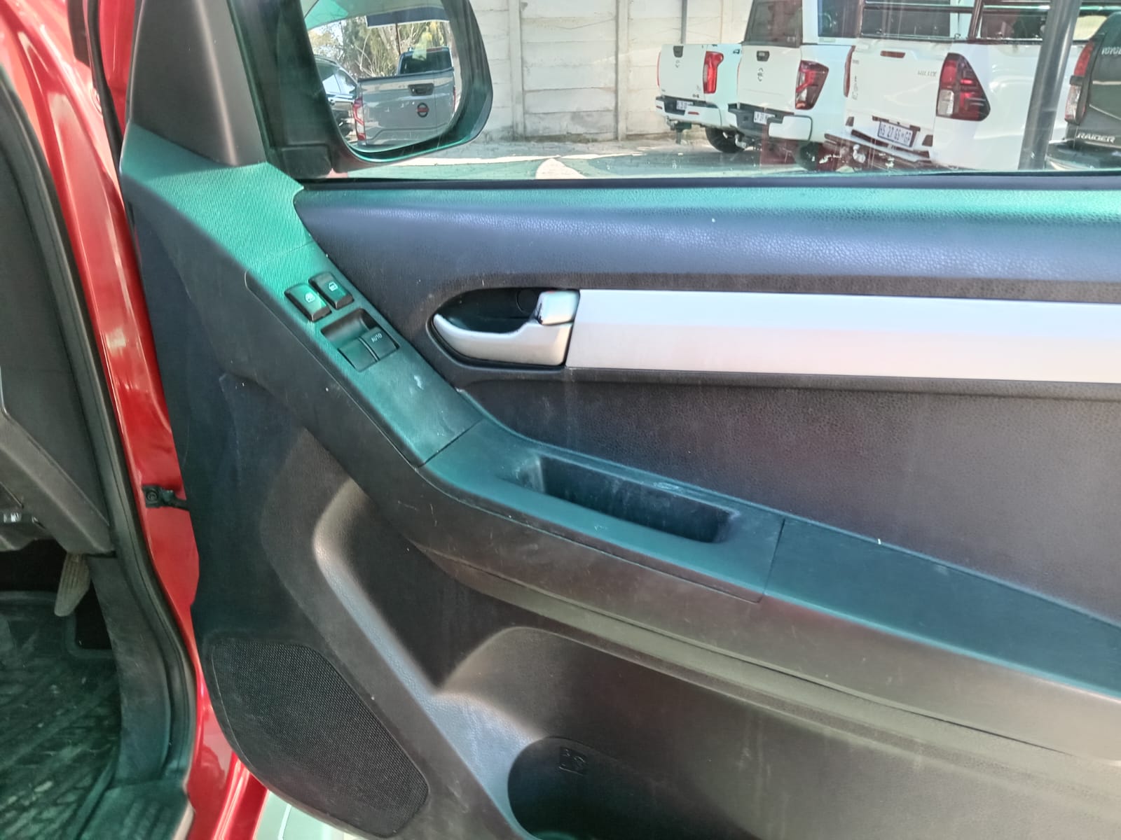 
								Isuzu KB300 D-TEQ Extended cab full									