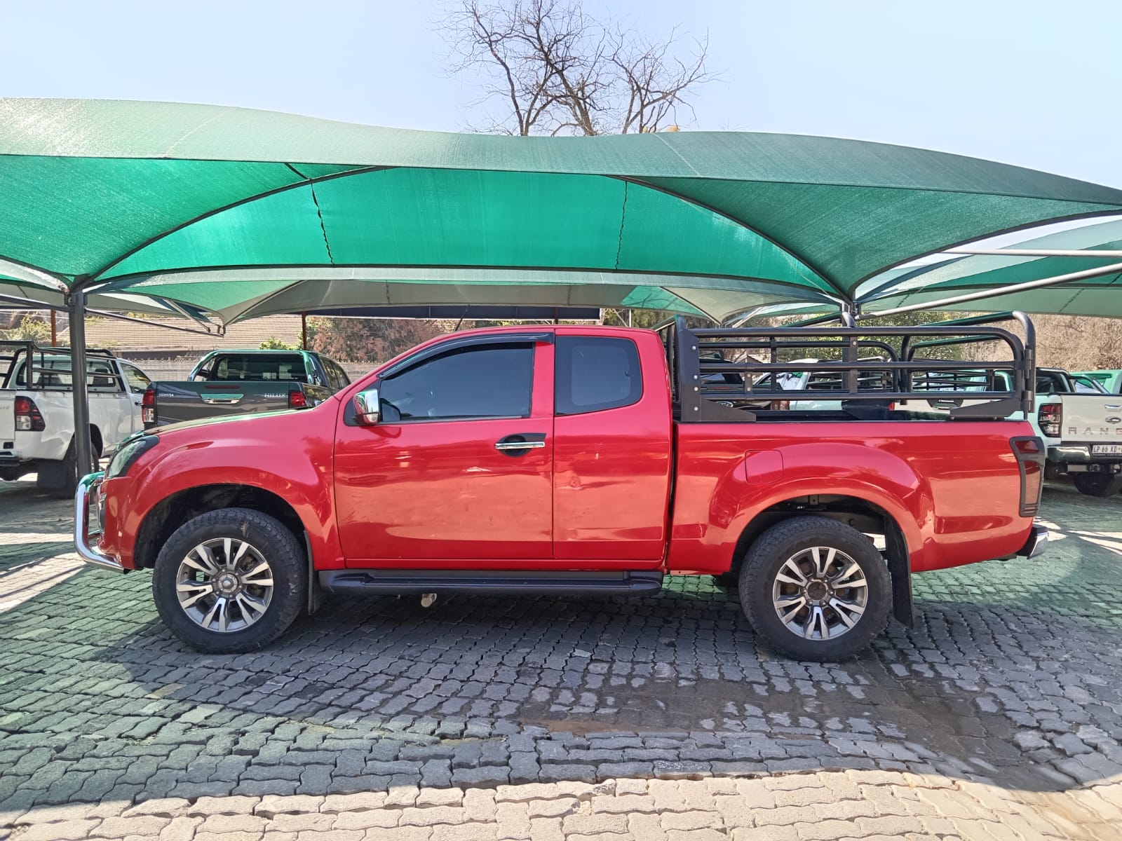 
								Isuzu KB300 D-TEQ Extended cab full									