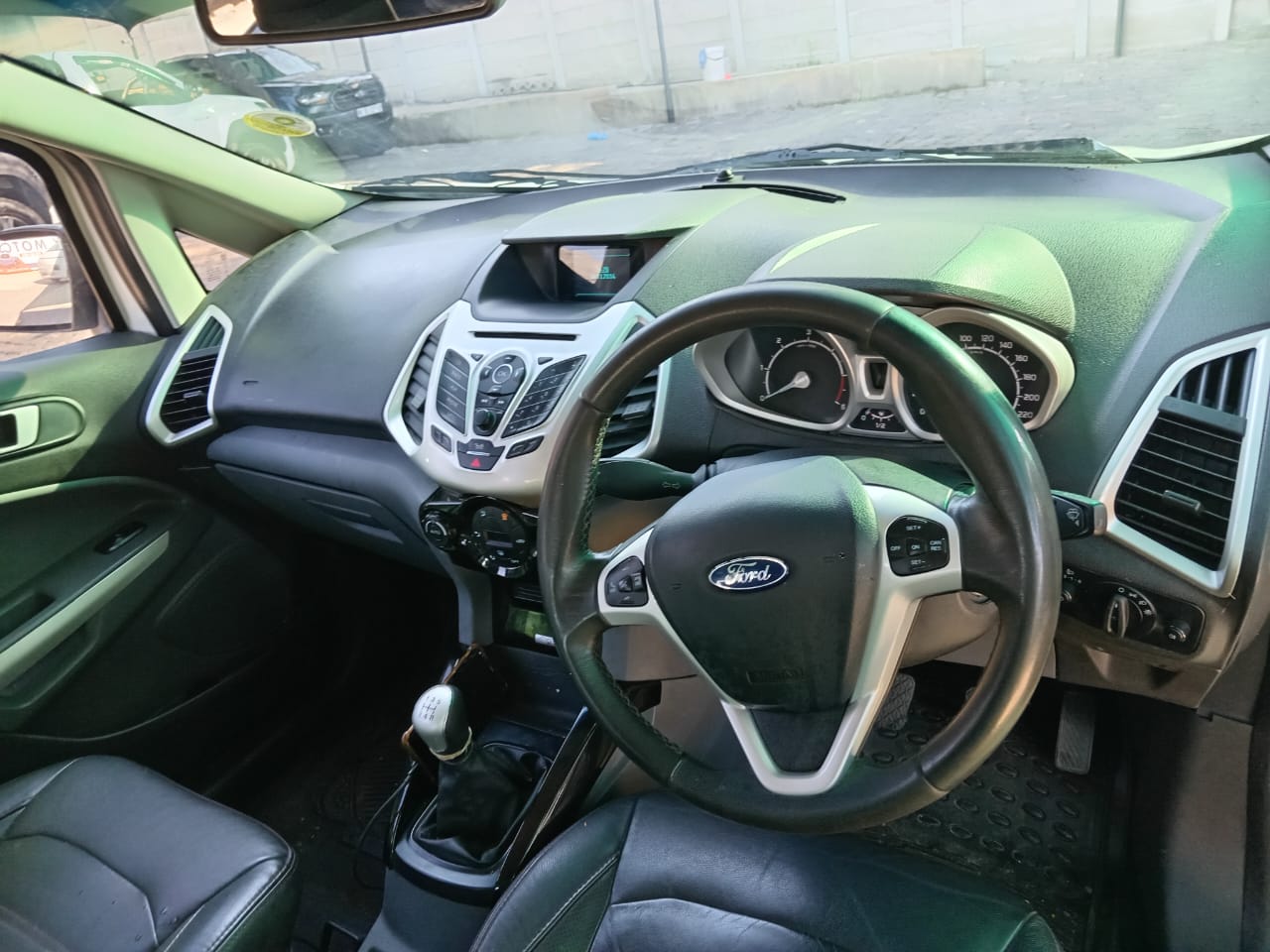 
								Ford EcoSport 1.5 Titanium full									