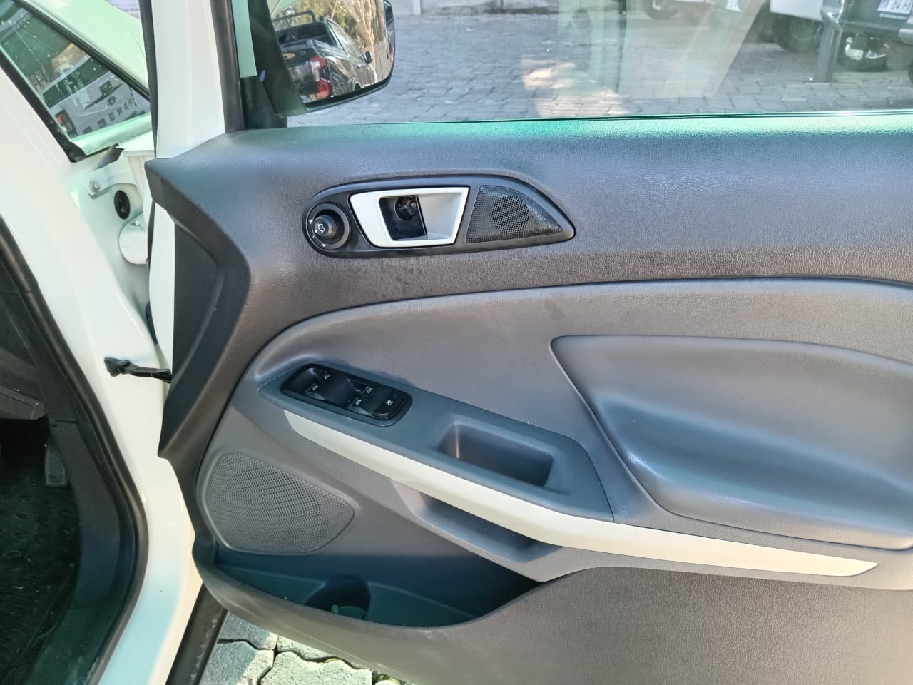 
								Ford EcoSport 1.5 Titanium full									