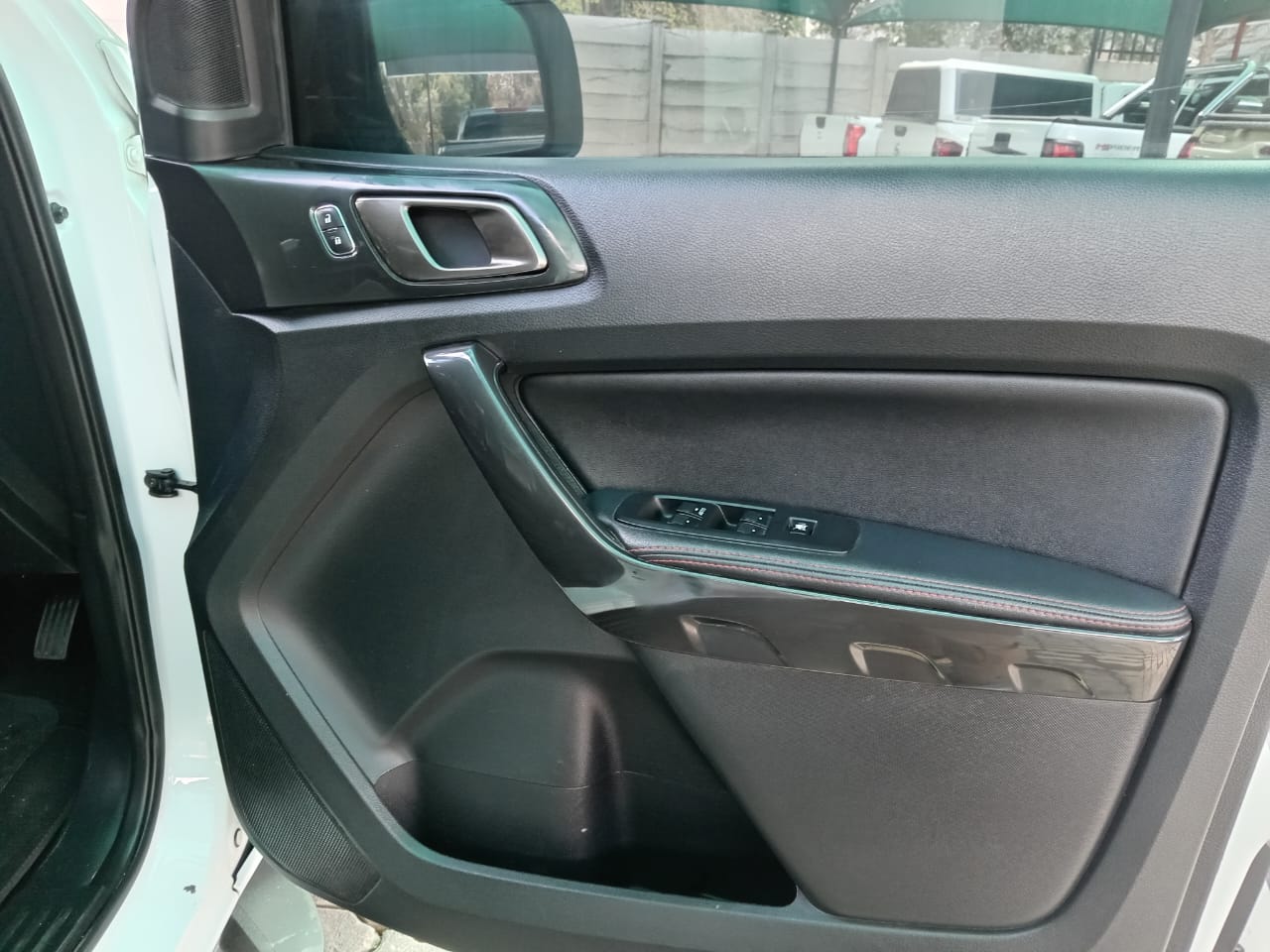 
								Ford Ranger 2.0 FX4 4X2 full									