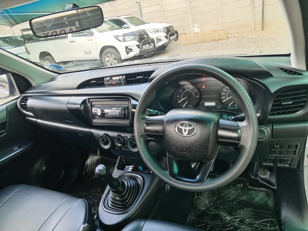 
								Toyota Hilux 2.4GD Single cab full									