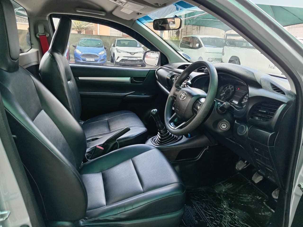 
								Toyota Hilux 2.4GD Single cab full									