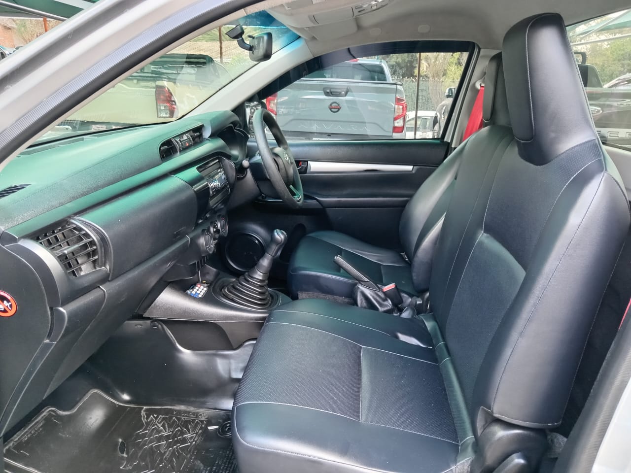 
								Toyota Hilux 2.4GD Single cab full									