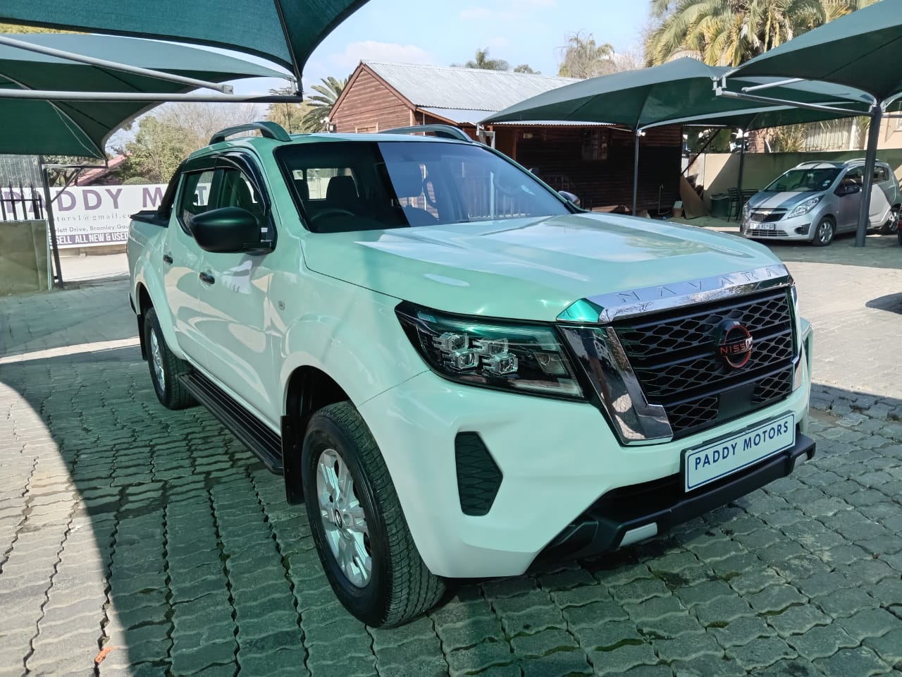 
								Nissan Navara 2.5 DDTI SE Double cab full									