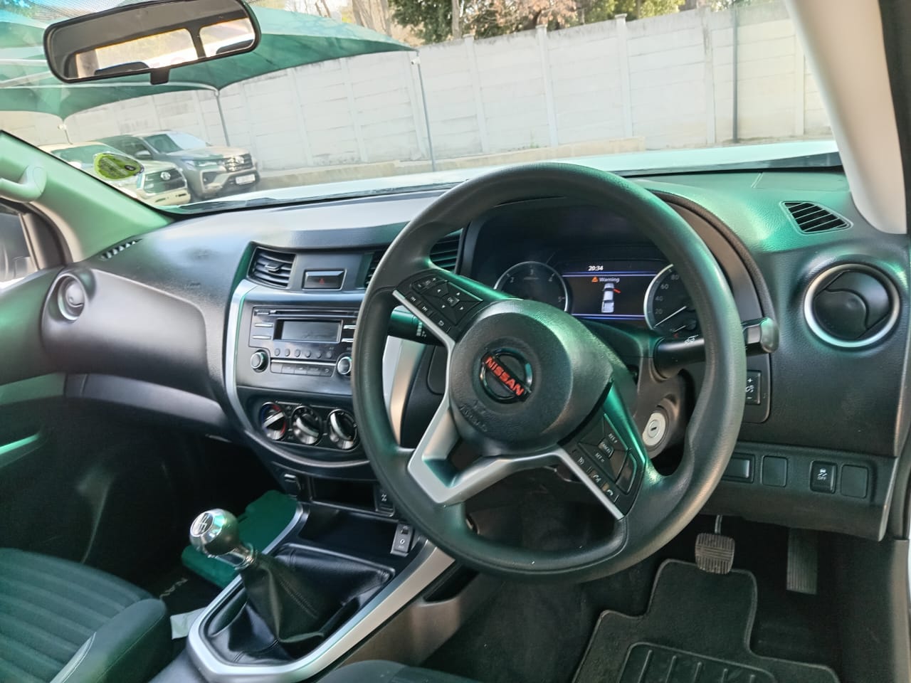 
								Nissan Navara 2.5 DDTI SE Double cab full									