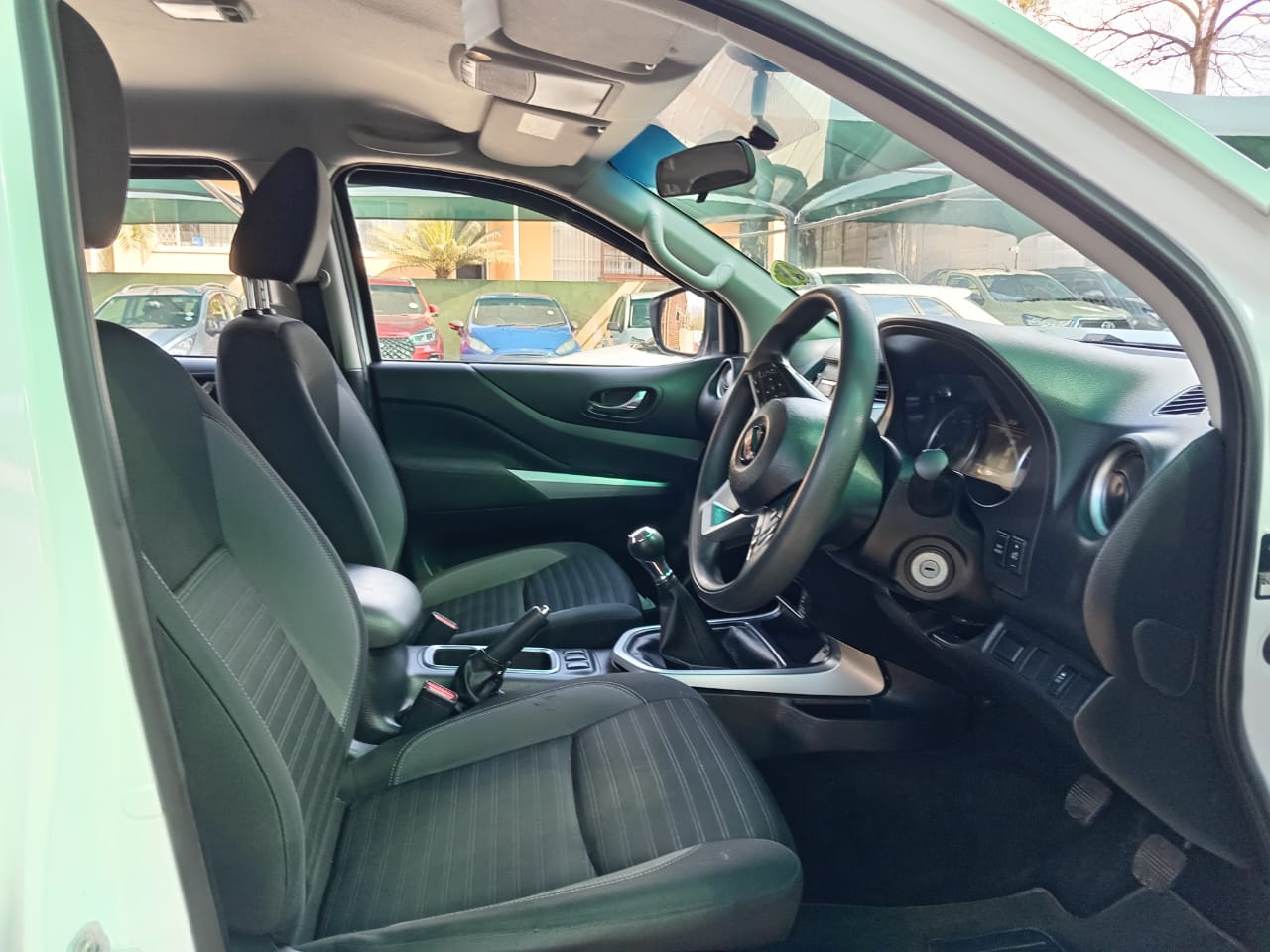 
								Nissan Navara 2.5 DDTI SE Double cab full									