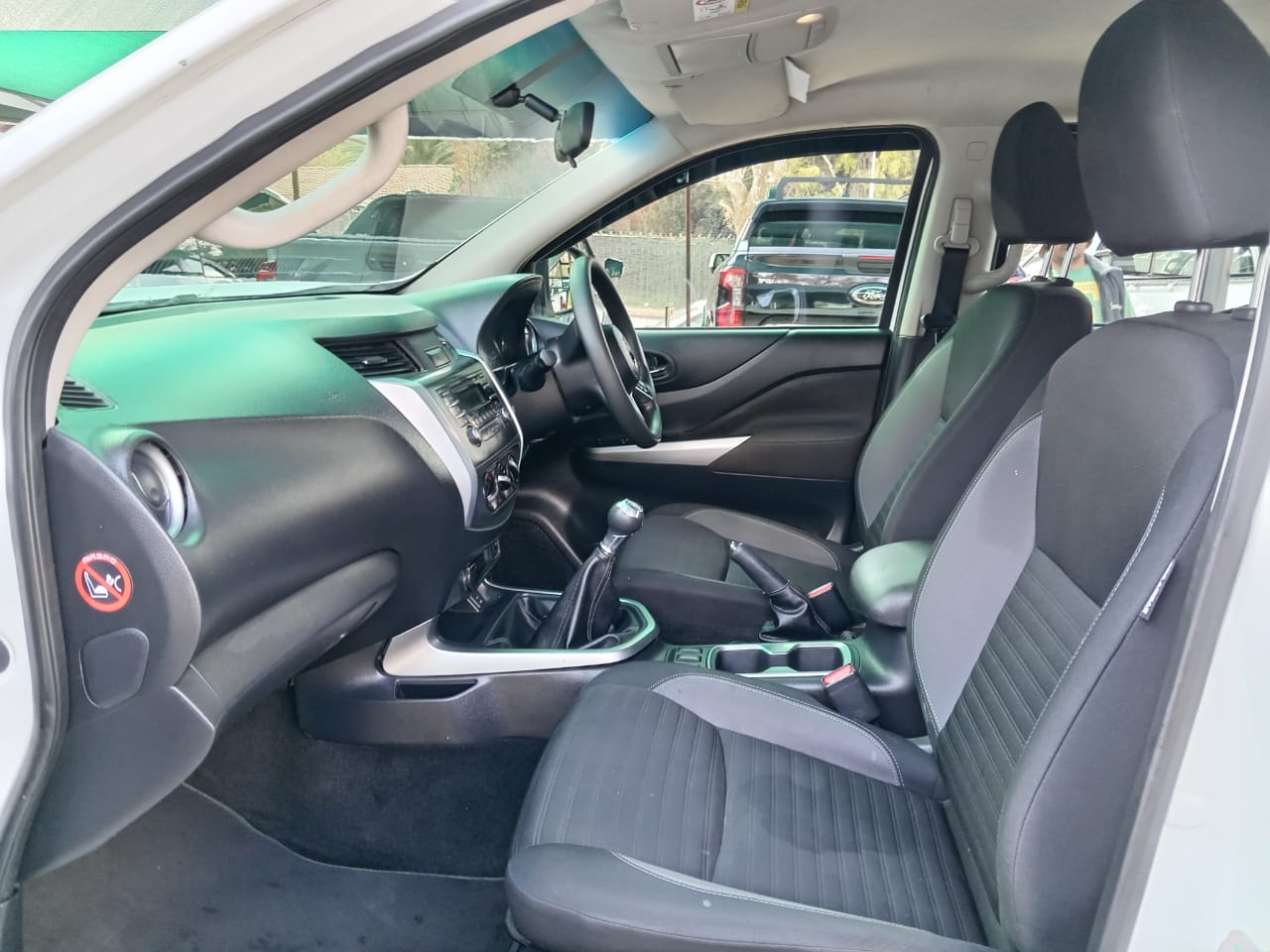 
								Nissan Navara 2.5 DDTI SE Double cab full									