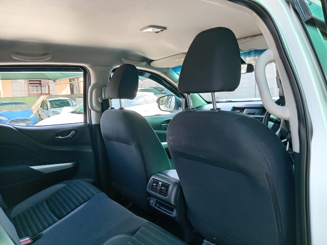 
								Nissan Navara 2.5 DDTI SE Double cab full									