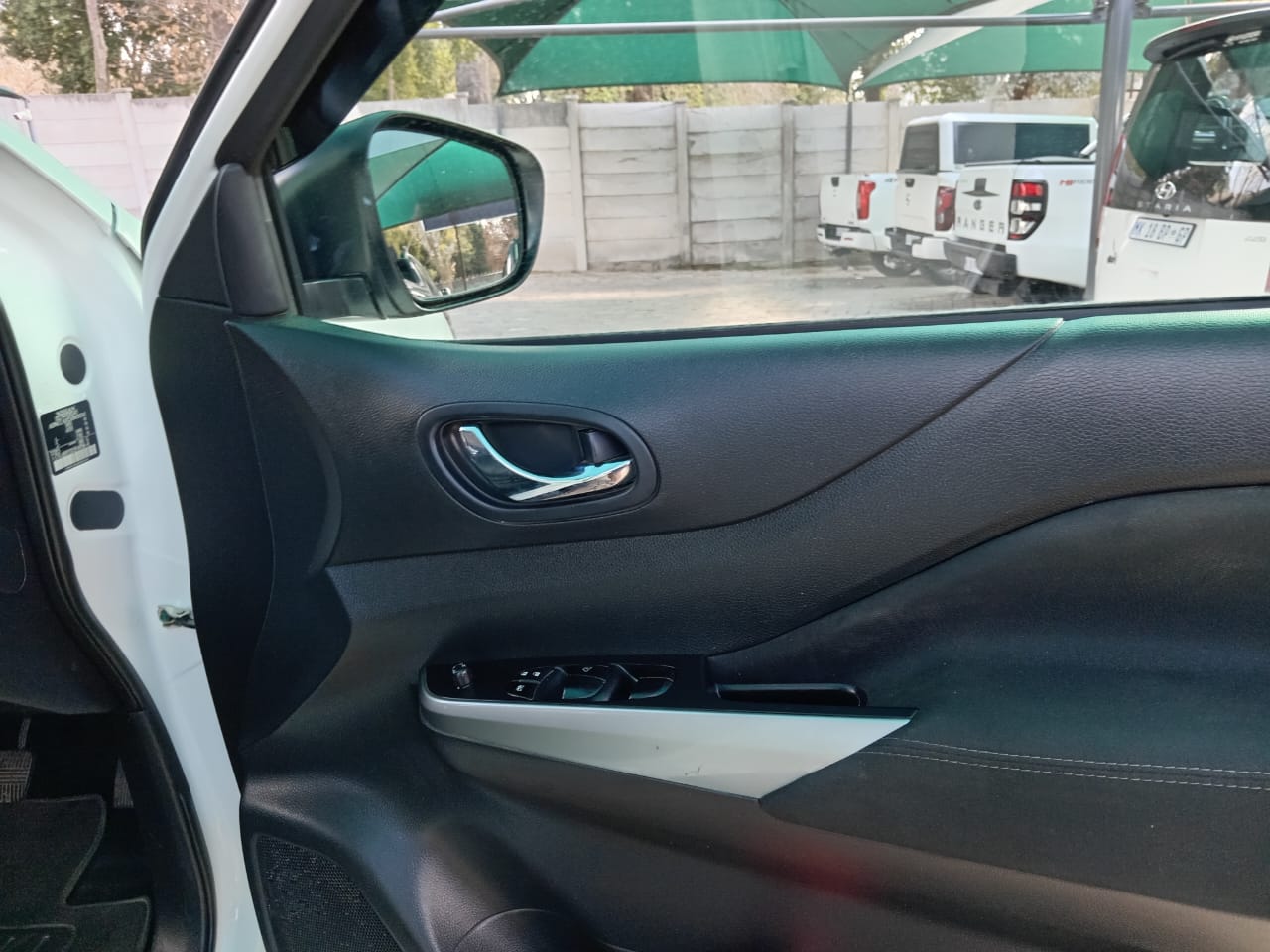 
								Nissan Navara 2.5 DDTI SE Double cab full									