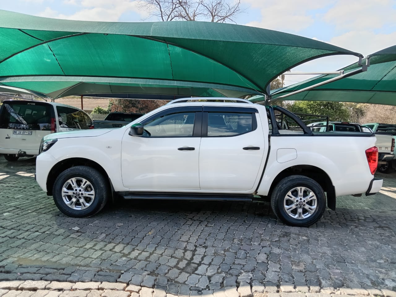 
								Nissan Navara 2.5 DDTI SE Double cab full									