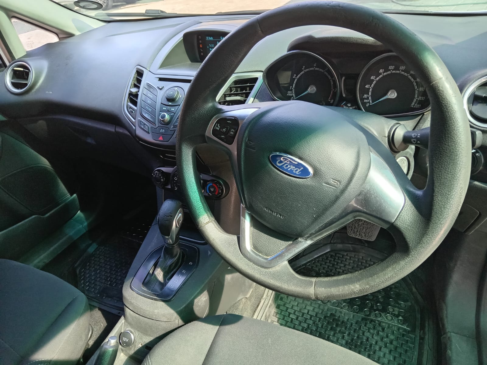 
								Ford Fiesta 1.0 Ambient hatchback. full									