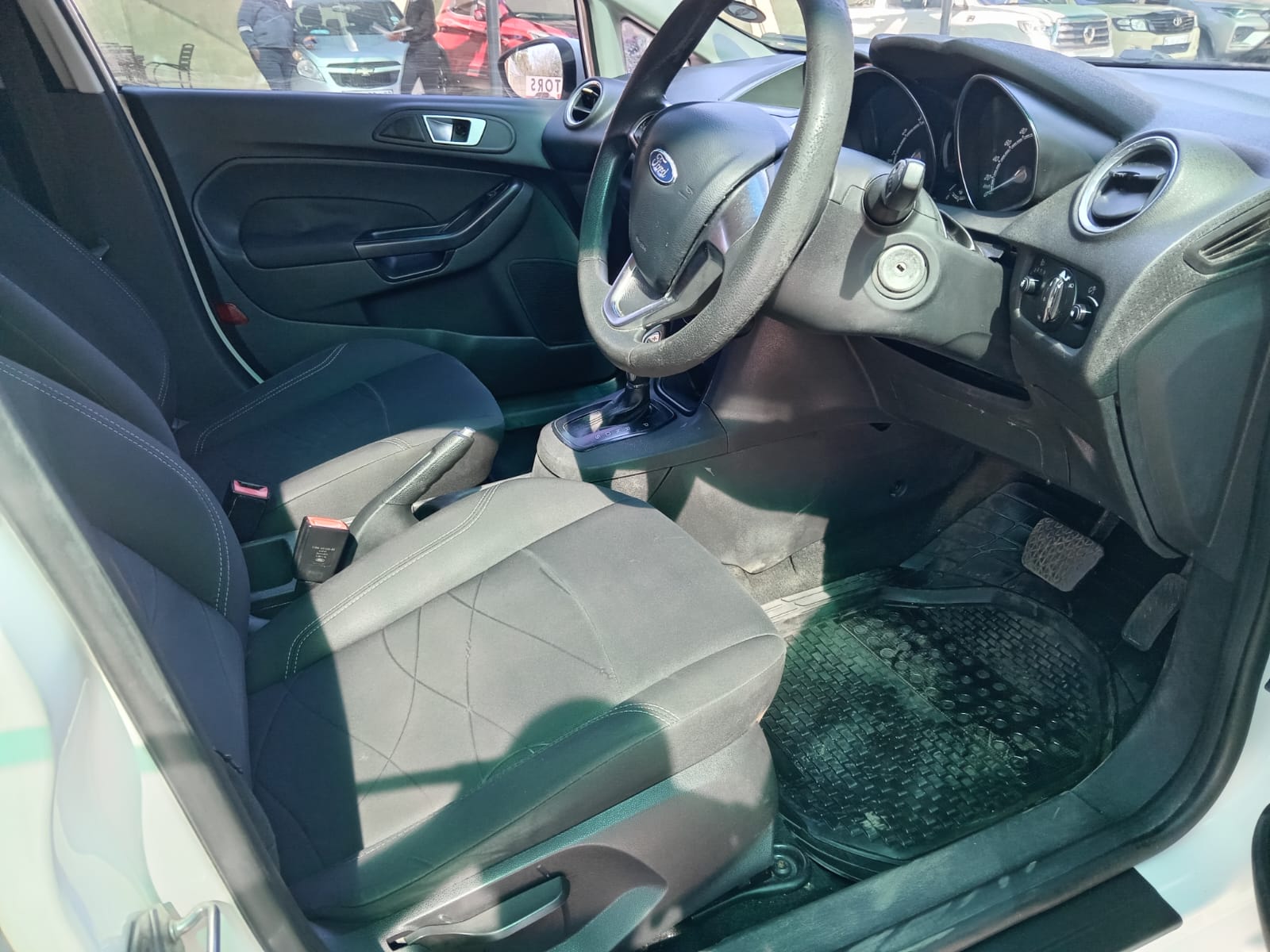 
								Ford Fiesta 1.0 Ambient hatchback. full									