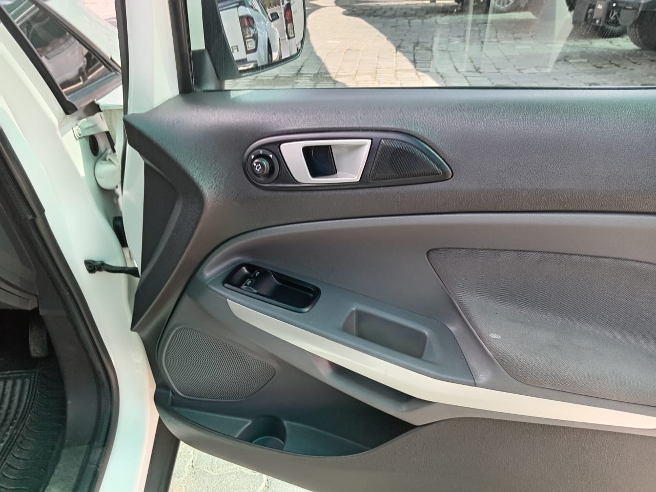 
								Ford EcoSport 1.0 Trend full									