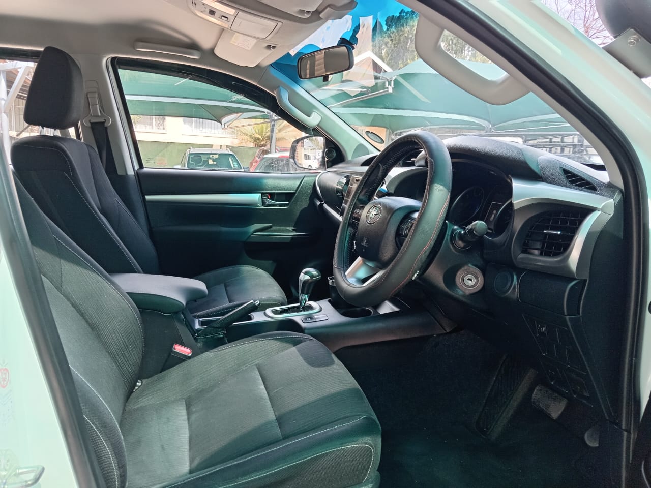 
								Toyota Hilux 2.8GD6 Double cab 4×2 full									