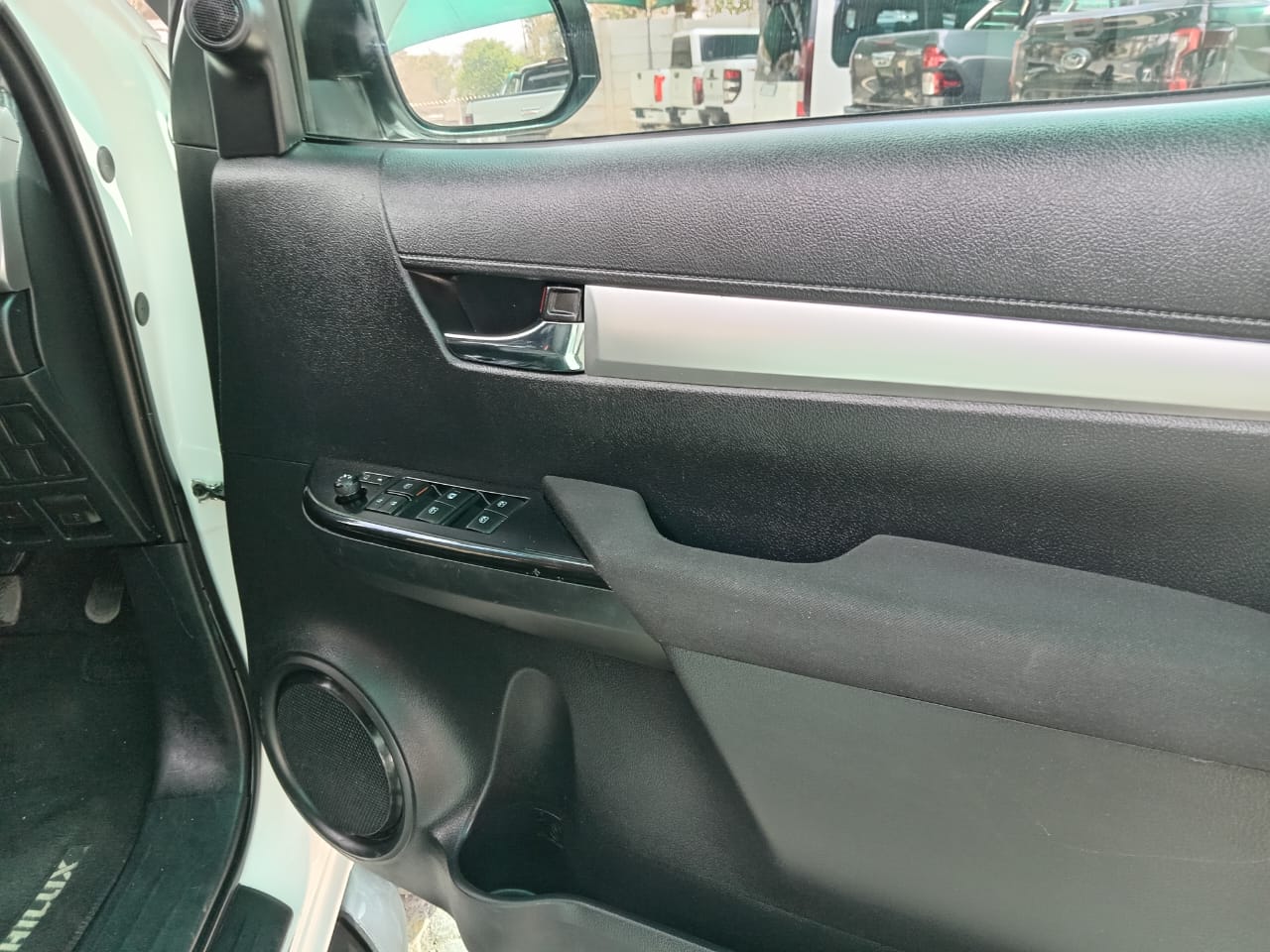 
								Toyota Hilux 2.8GD6 Double cab 4×2 full									