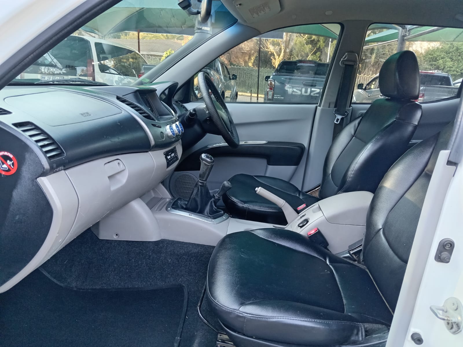 
								Mishibishu Triton 3.2 Double cab 4×4 full									