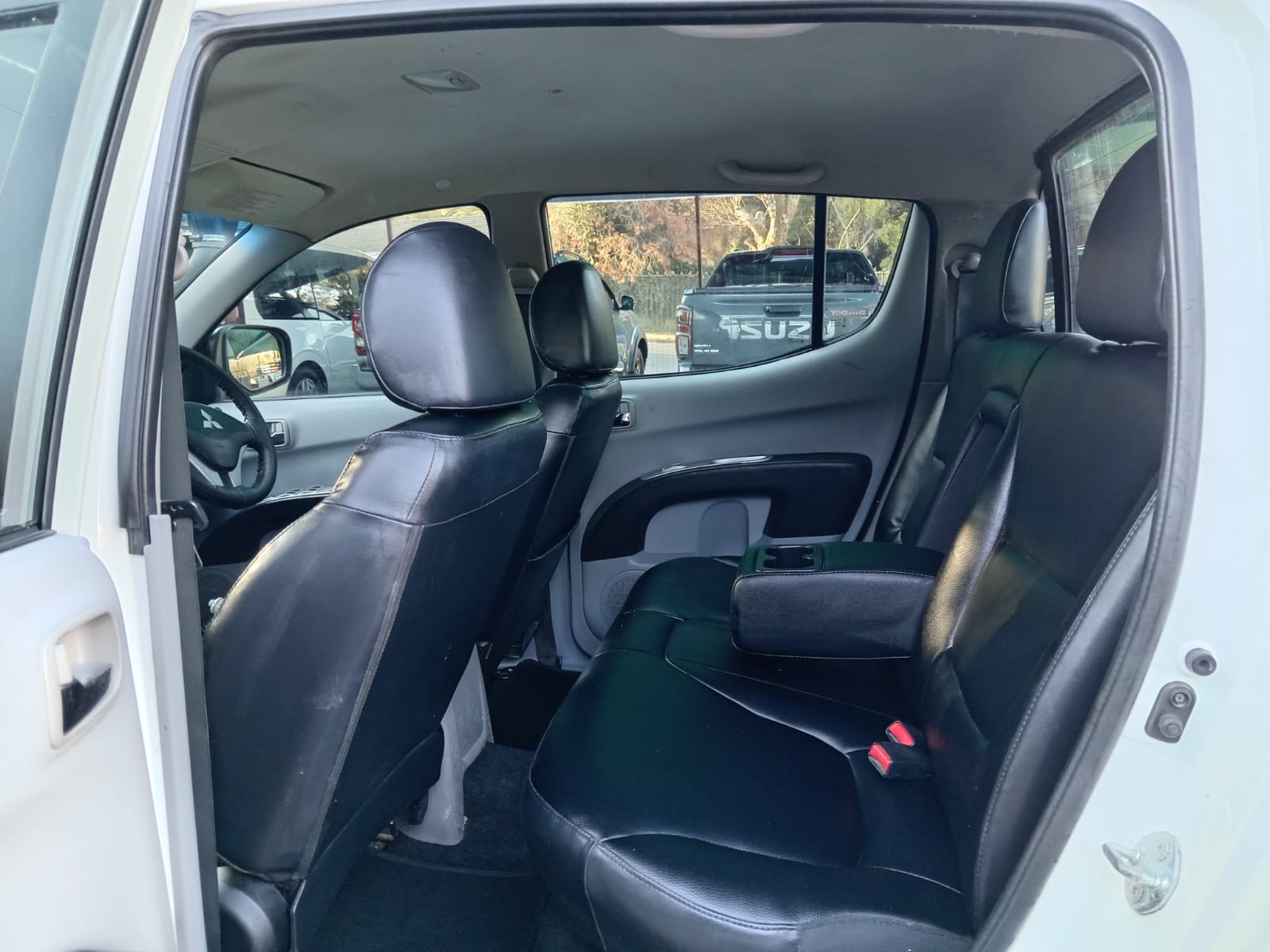 
								Mishibishu Triton 3.2 Double cab 4×4 full									