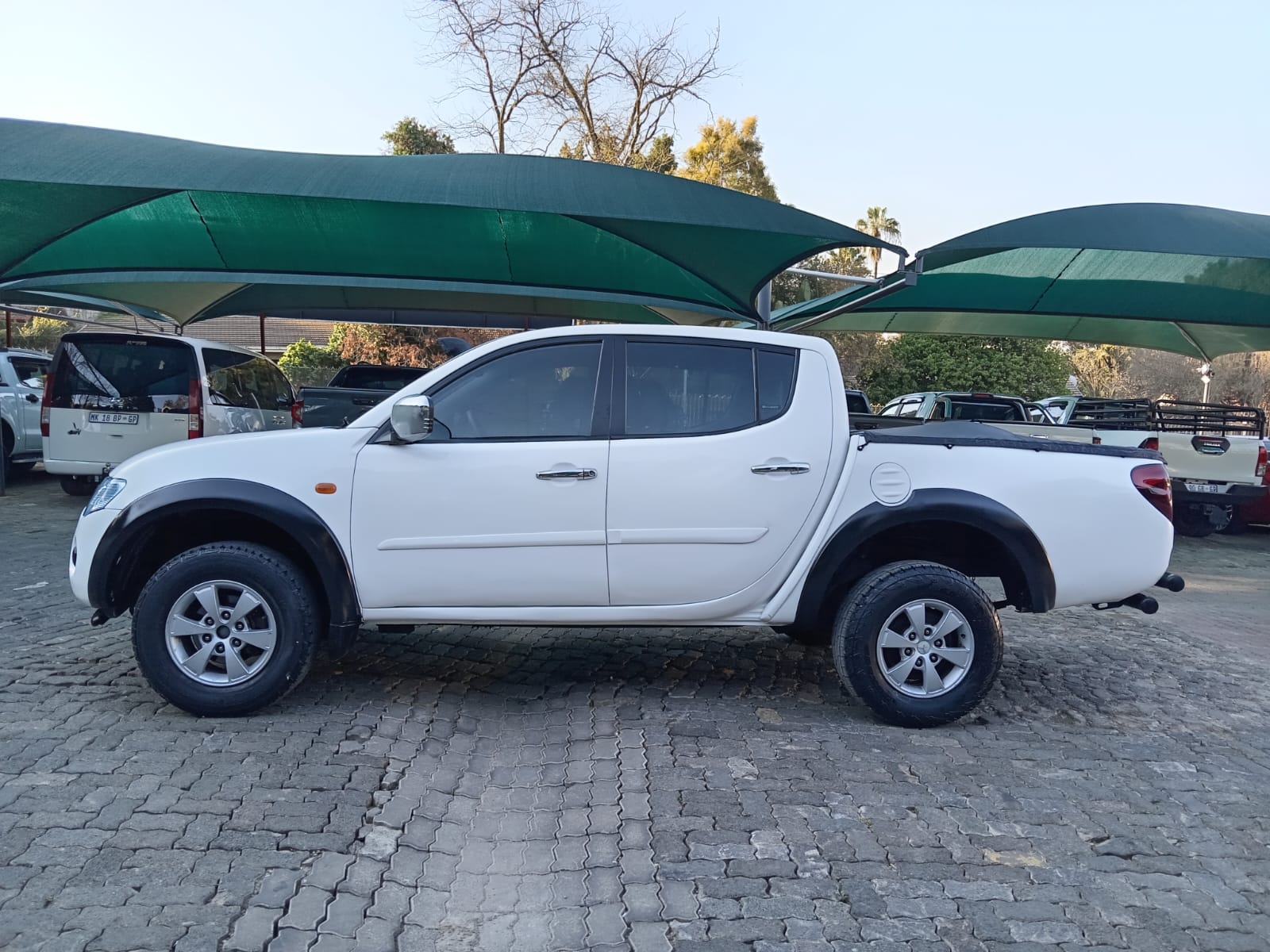 
								Mishibishu Triton 3.2 Double cab 4×4 full									