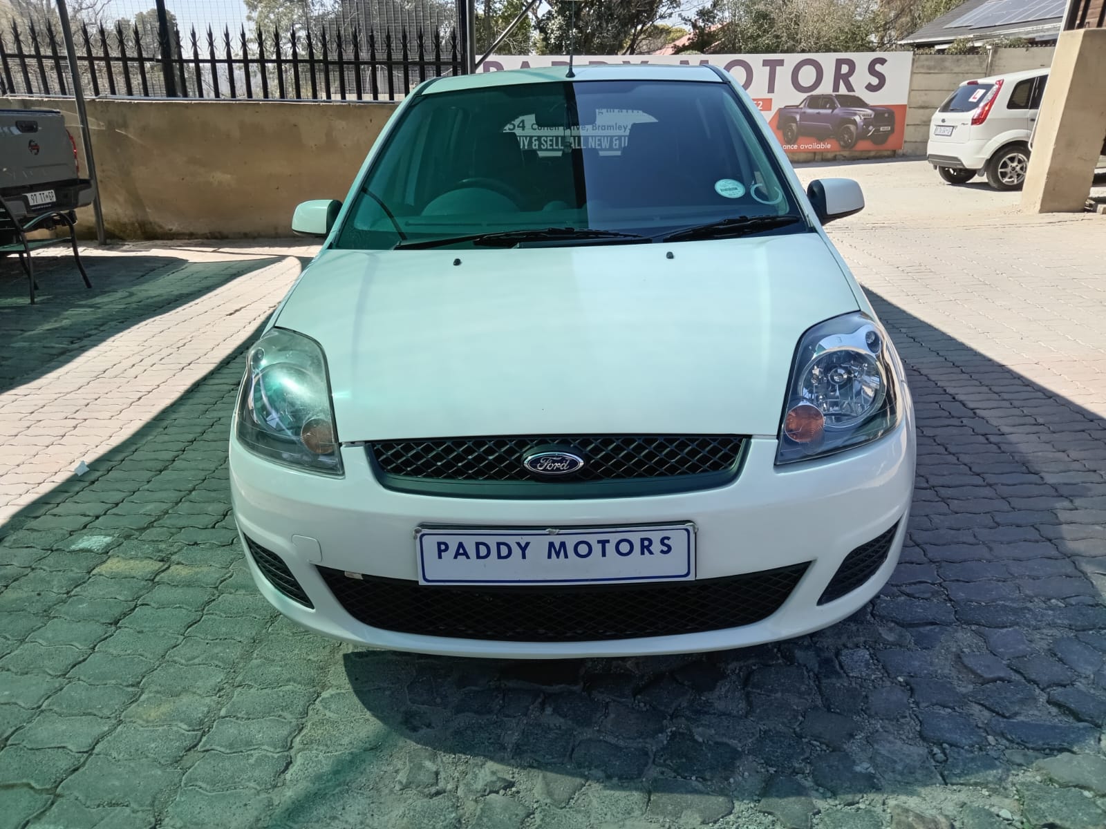 
								Ford Fiesta 1.6i Ambient Auto. full									