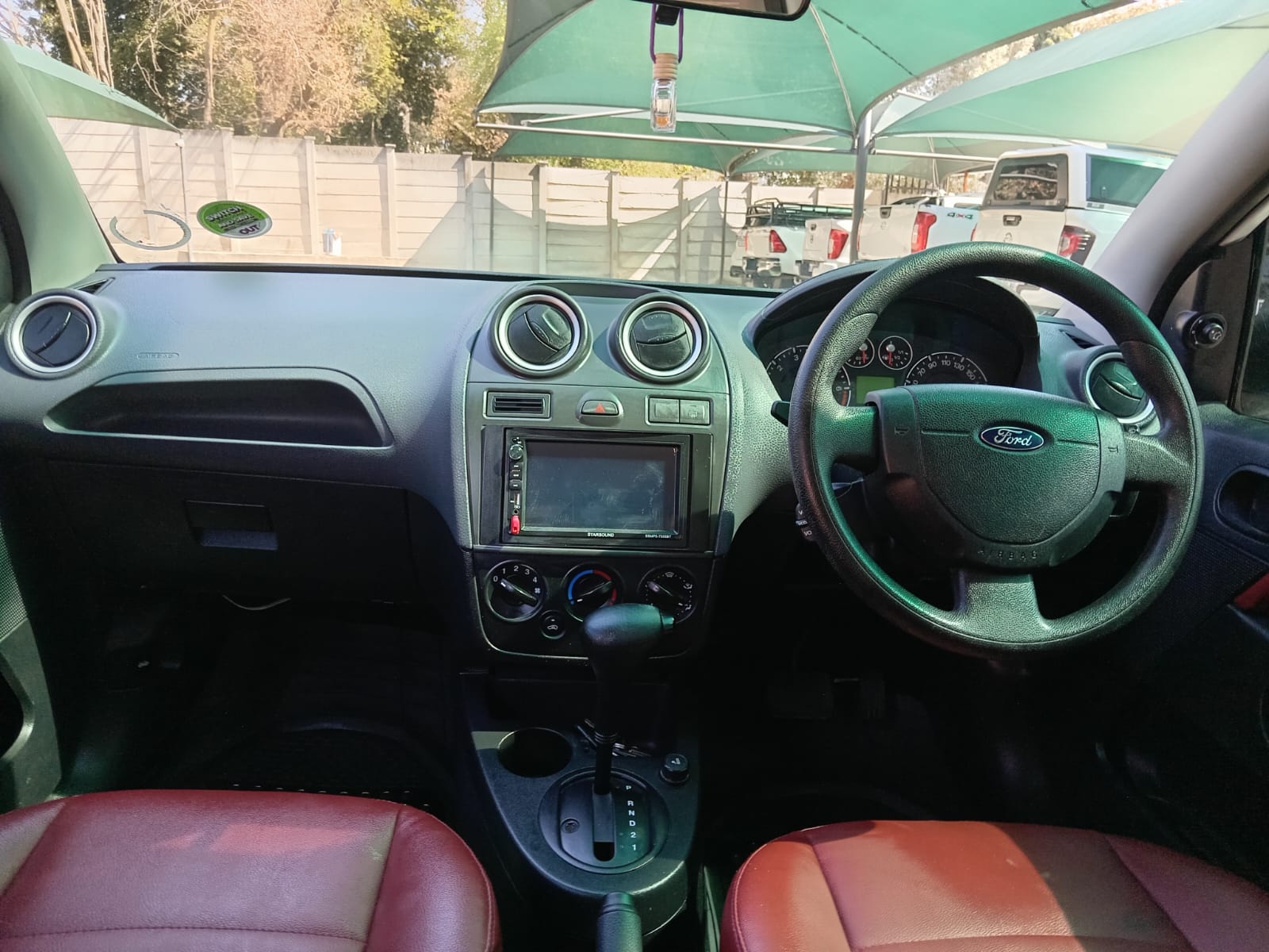 
								Ford Fiesta 1.6i Ambient Auto. full									
