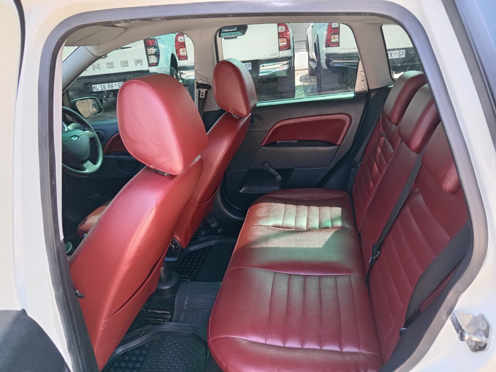 
								Ford Fiesta 1.6i Ambient Auto. full									