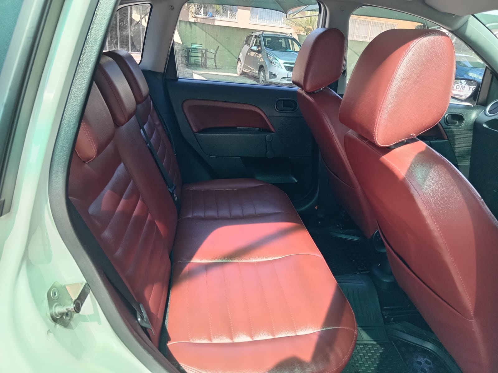 
								Ford Fiesta 1.6i Ambient Auto. full									