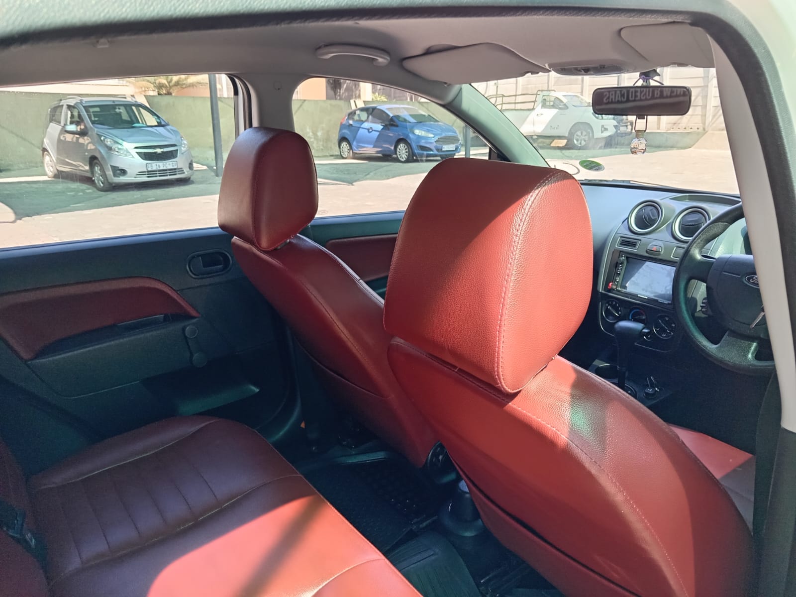 
								Ford Fiesta 1.6i Ambient Auto. full									