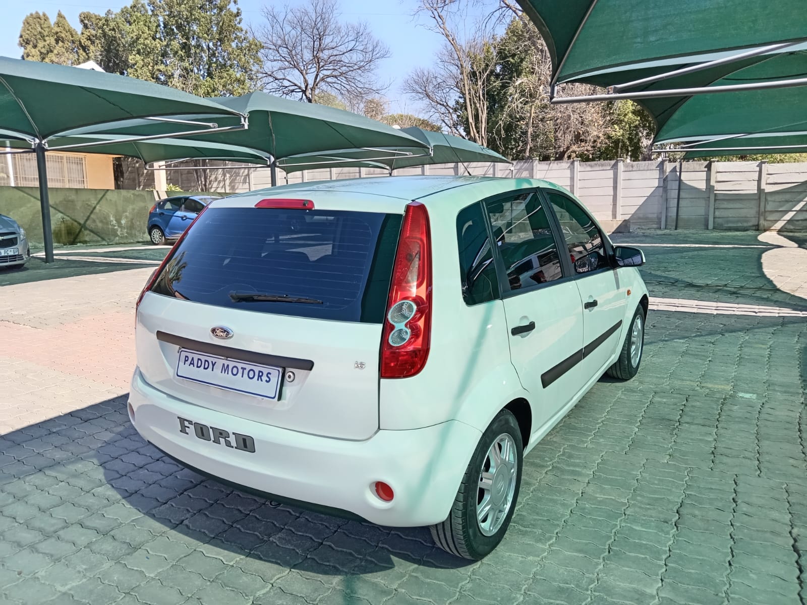 
								Ford Fiesta 1.6i Ambient Auto. full									