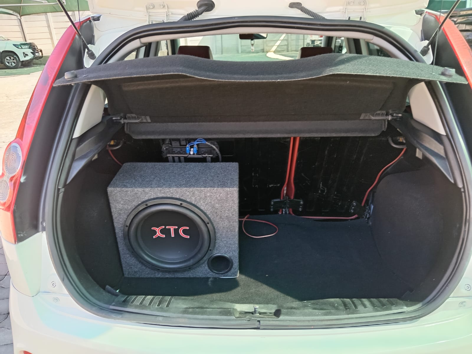 
								Ford Fiesta 1.6i Ambient Auto. full									