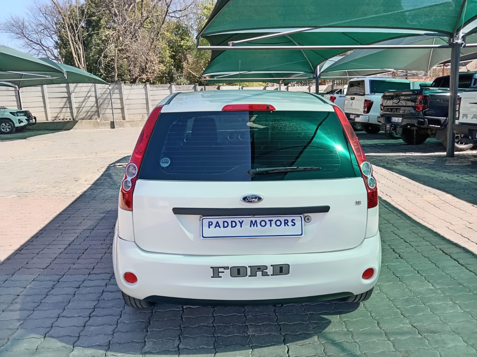 
								Ford Fiesta 1.6i Ambient Auto. full									