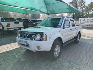 Nissan Np300 Hardbody double cab 4×2