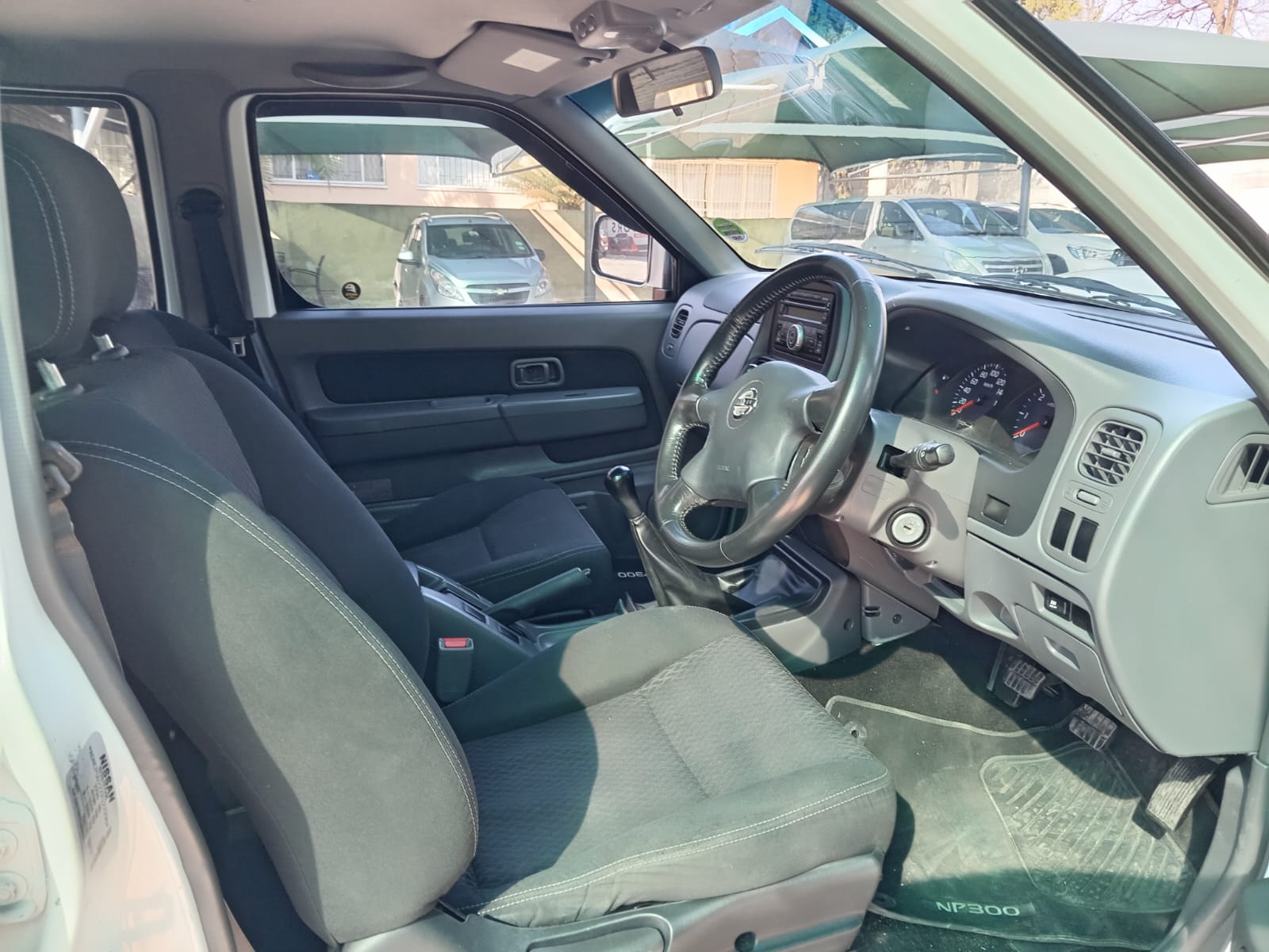 
								Nissan Np300 Hardbody double cab 4×2 full									