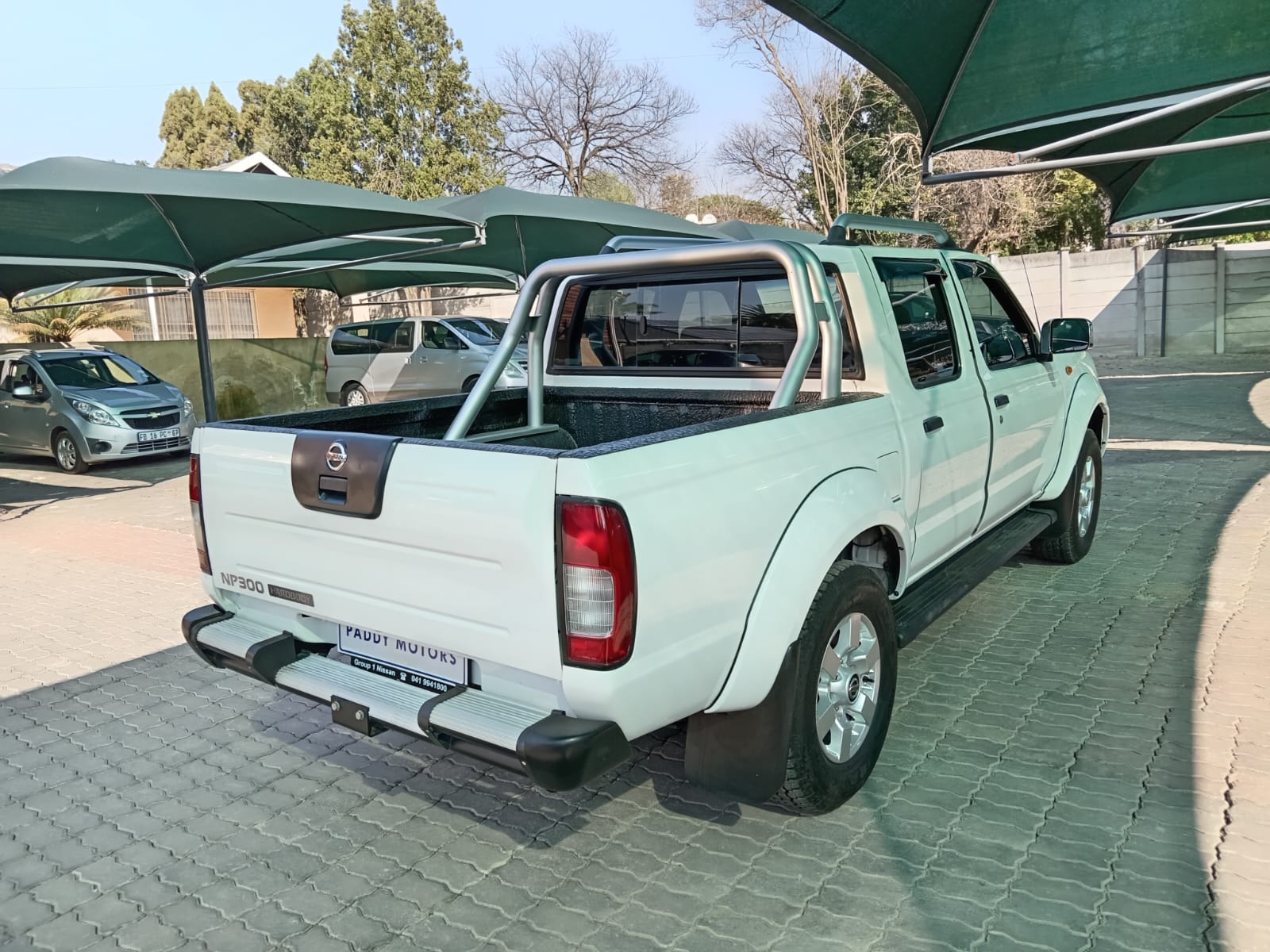 
								Nissan Np300 Hardbody double cab 4×2 full									