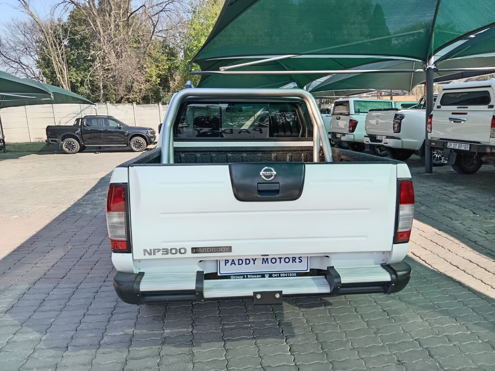 
								Nissan Np300 Hardbody double cab 4×2 full									