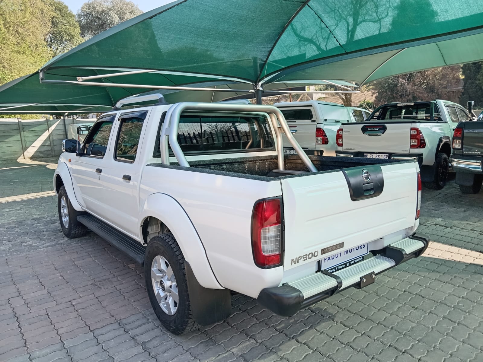 
								Nissan Np300 Hardbody double cab 4×2 full									
