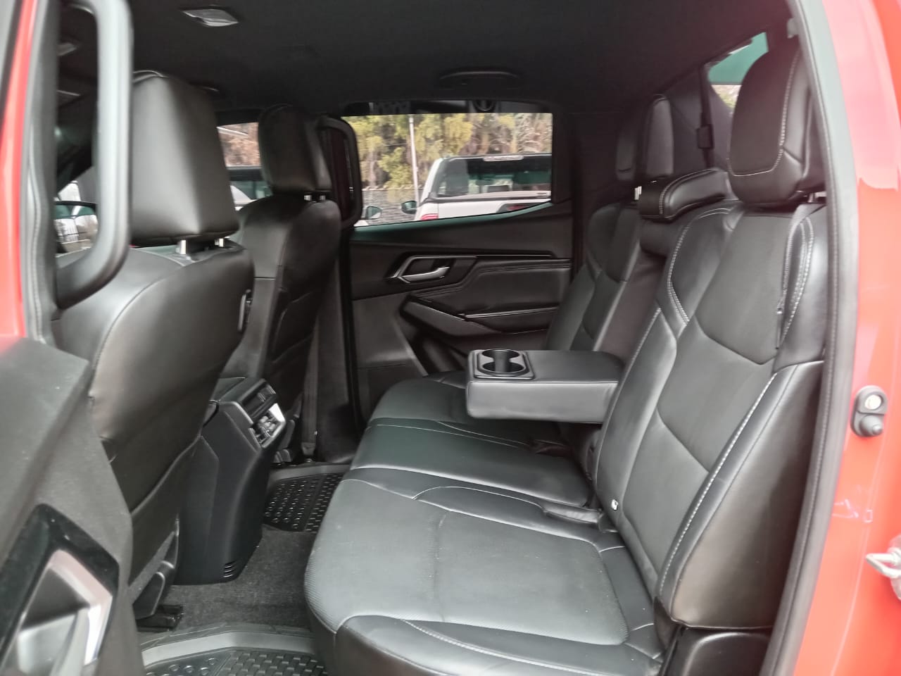 
								Isuzu D-max 3.0 DDI V-Cross 4×4 auto full									