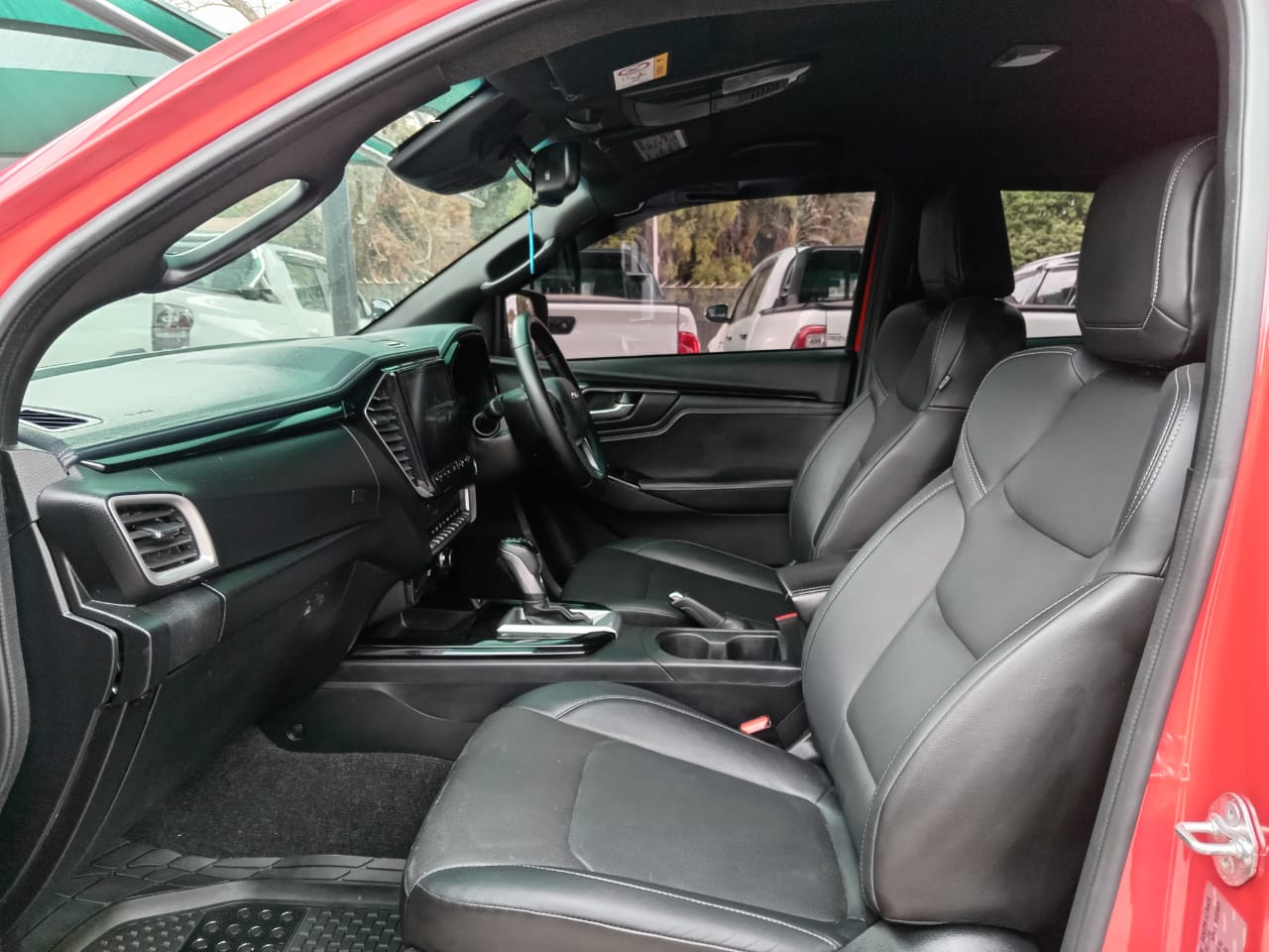 
								Isuzu D-max 3.0 DDI V-Cross 4×4 auto full									