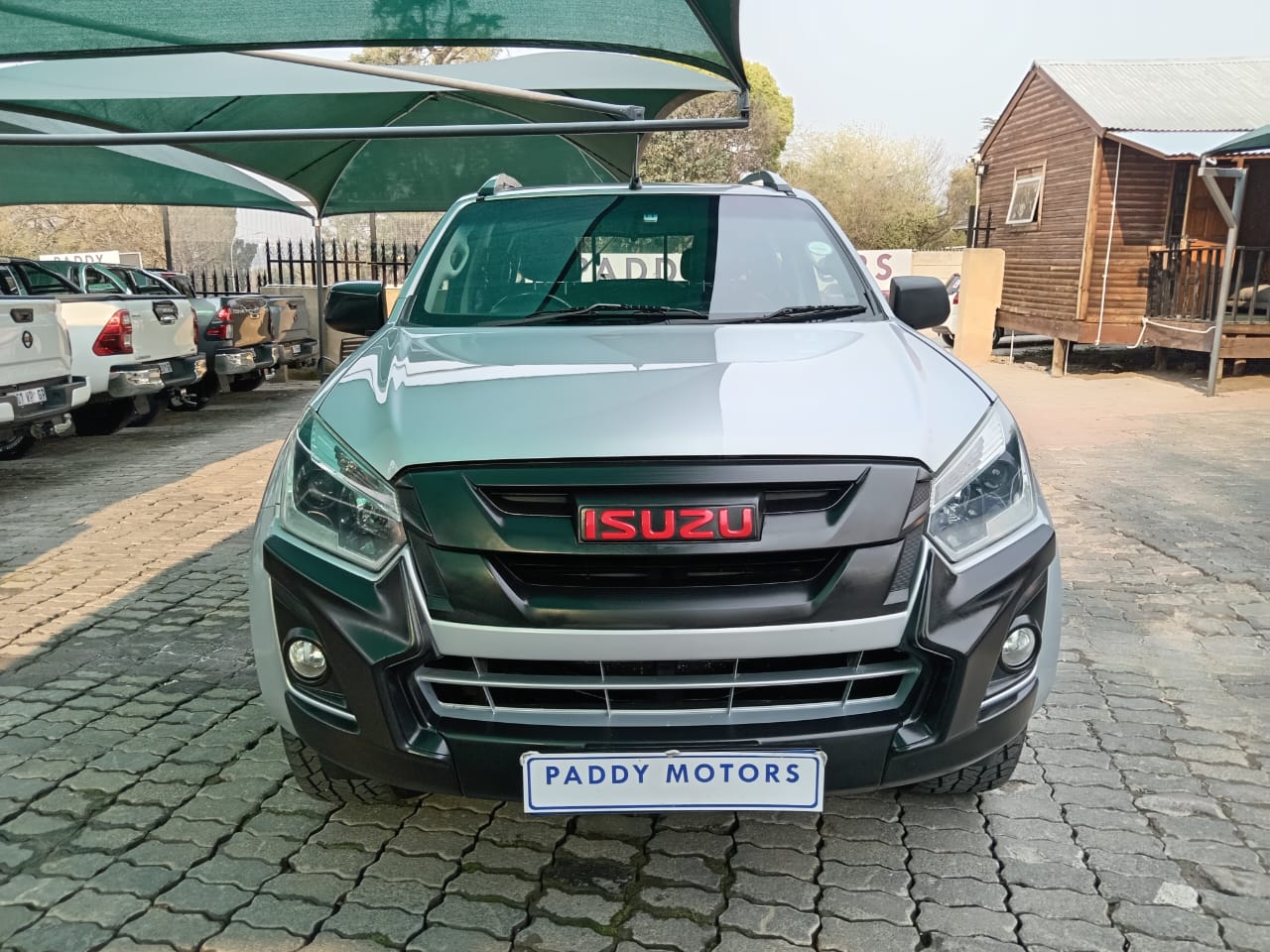 
								Isuzu D-max 250 HO X-Rider 4X2 full									