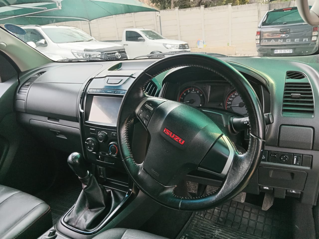 
								Isuzu D-max 250 HO X-Rider 4X2 full									