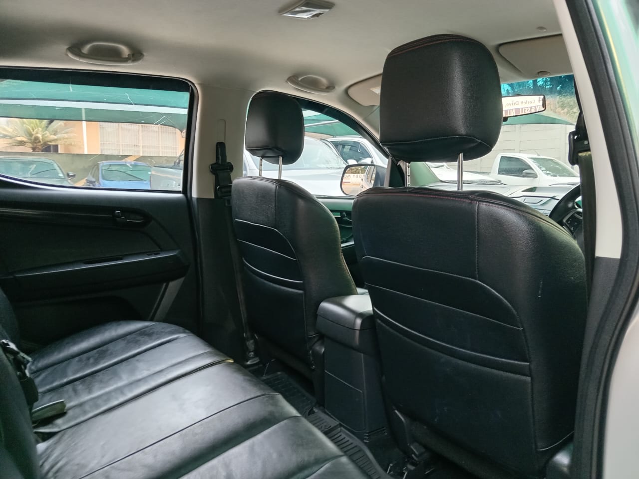 
								Isuzu D-max 250 HO X-Rider 4X2 full									