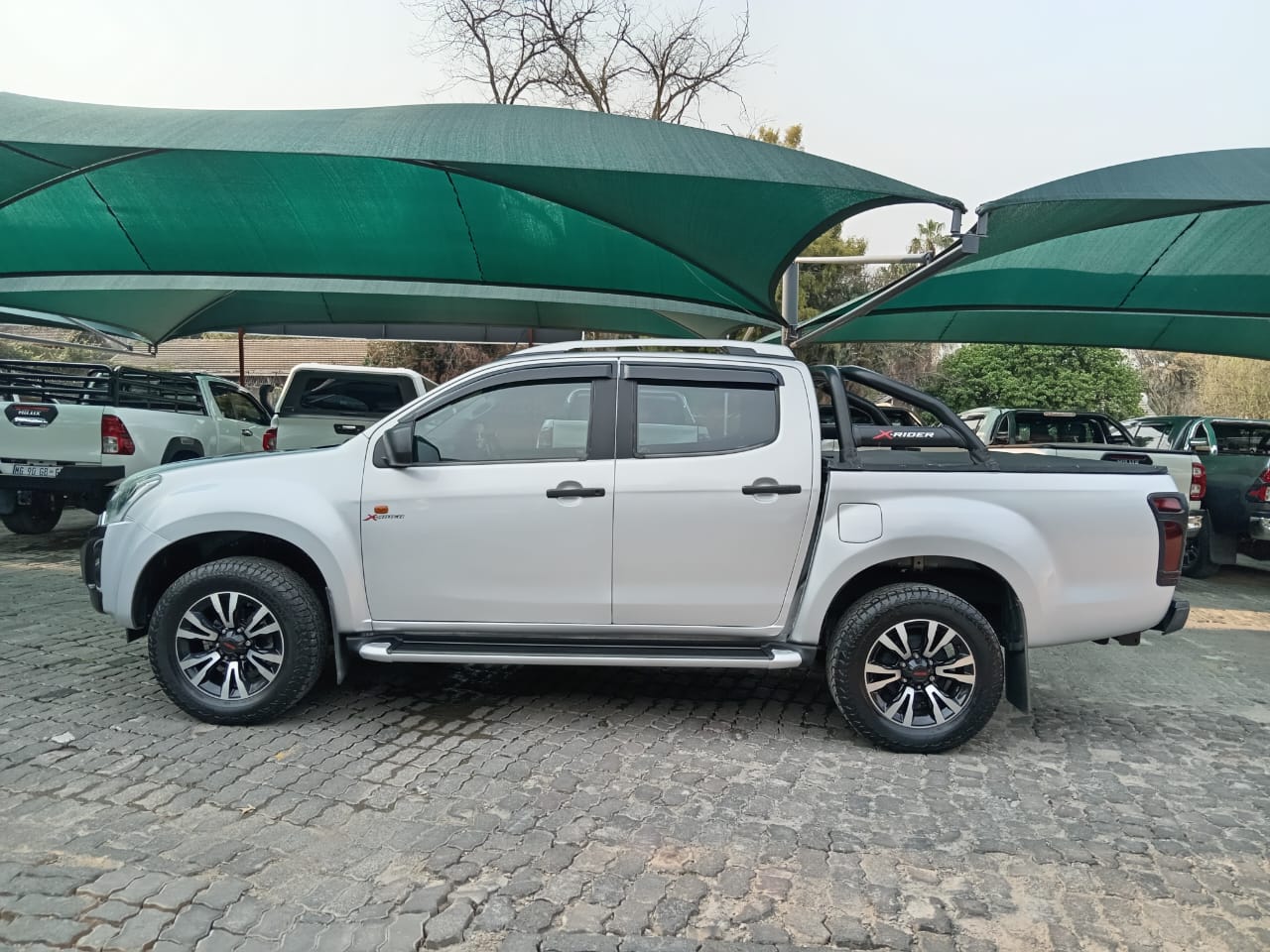 
								Isuzu D-max 250 HO X-Rider 4X2 full									