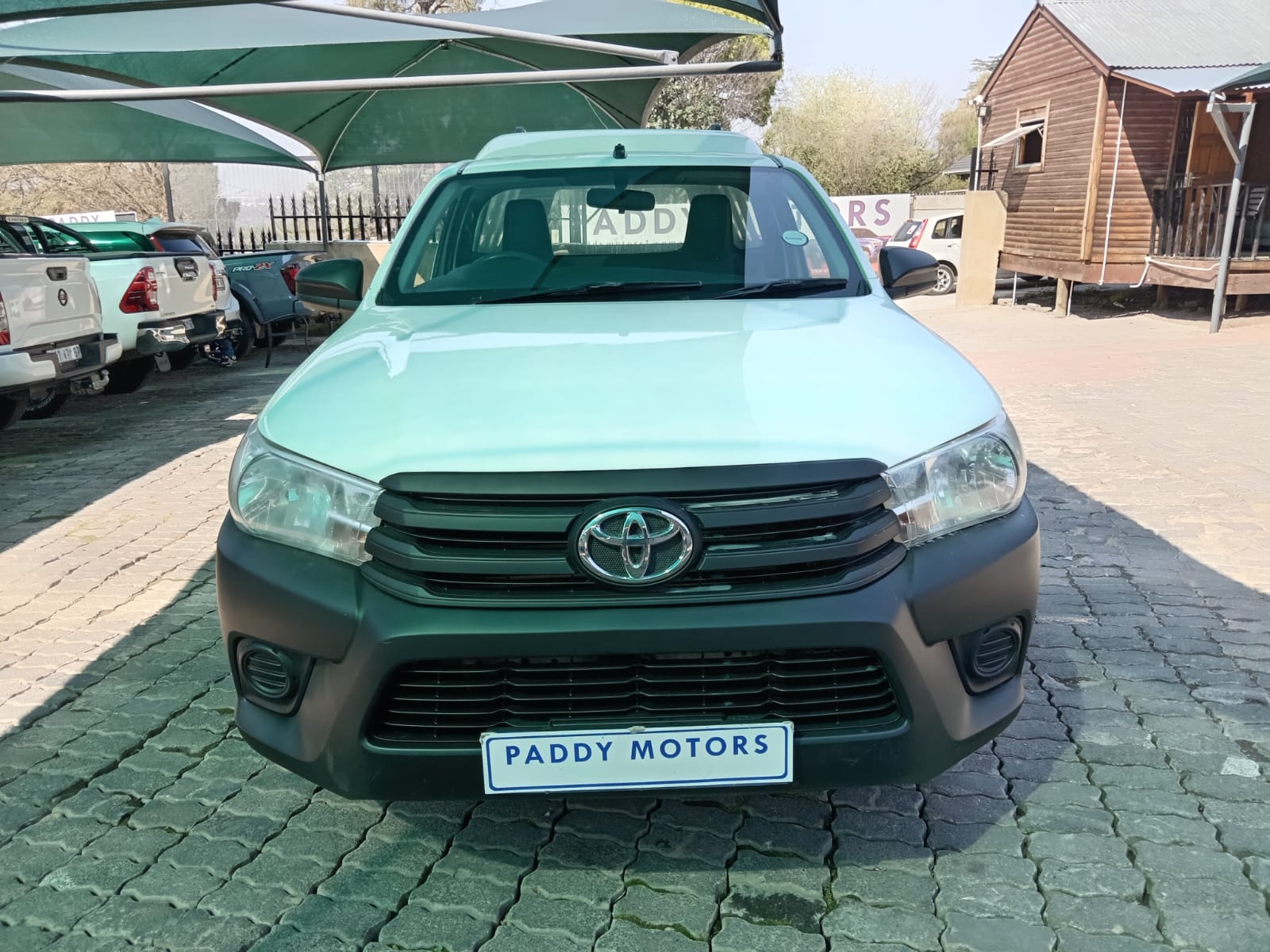 
								Toyota Hilux 2.4GD Single cab low base full									