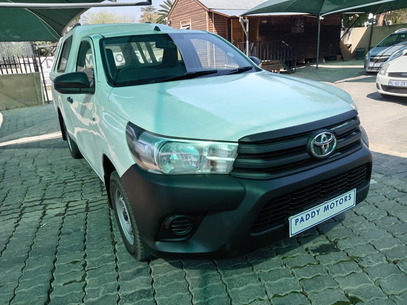 
								Toyota Hilux 2.4GD Single cab low base full									