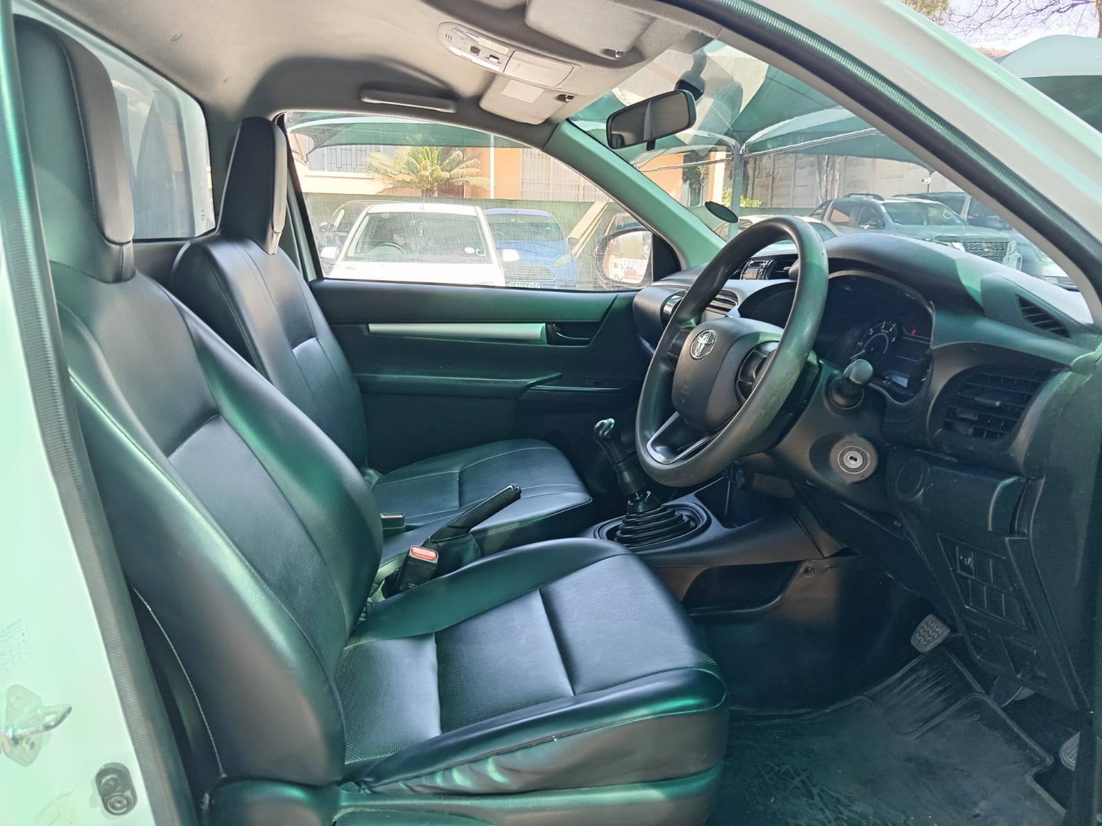 
								Toyota Hilux 2.4GD Single cab low base full									